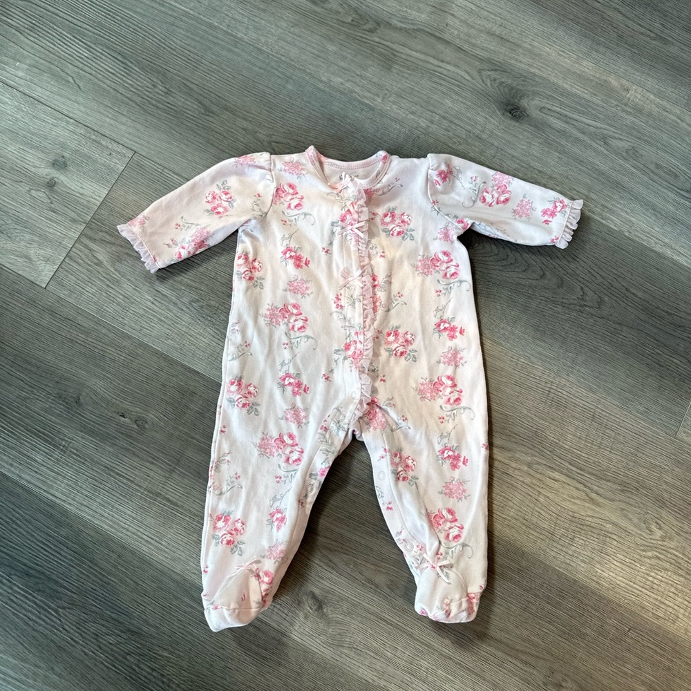 4/20$ Little Me Pink Floral Footie/Footed sleeper/Pyjama size 6 months